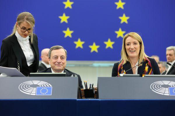 Mario Draghi, Roberta Metsola foto Alain ROLLAND Copyright: © European Union 2022 - Source : EP